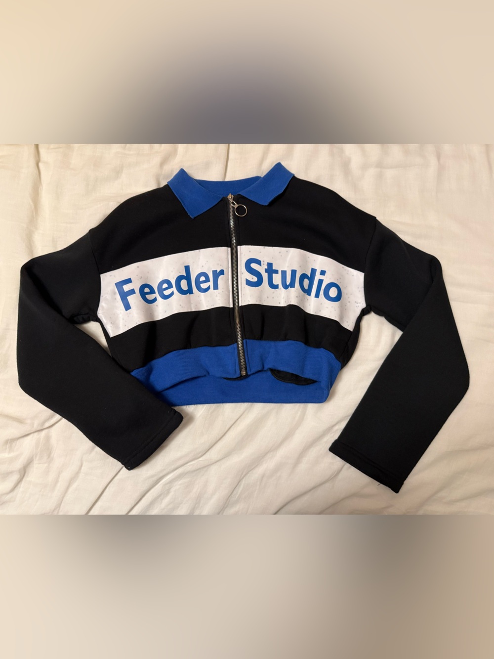 [3 FOR $15] Cropped black and blue sweater zip up